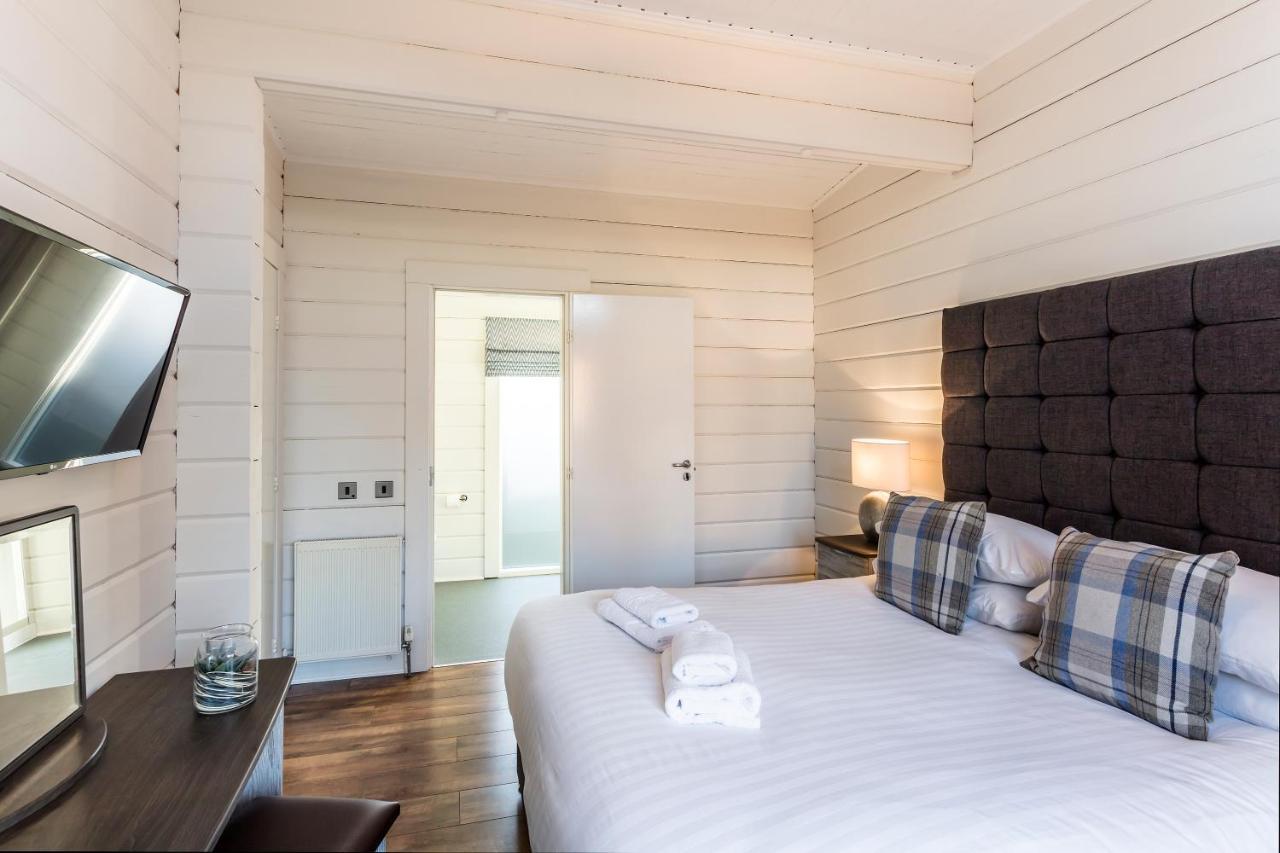 Roydon Marina Village Lodges Екстериор снимка