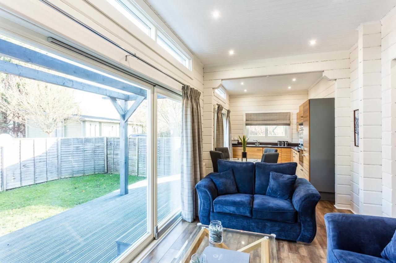 Roydon Marina Village Lodges Екстериор снимка