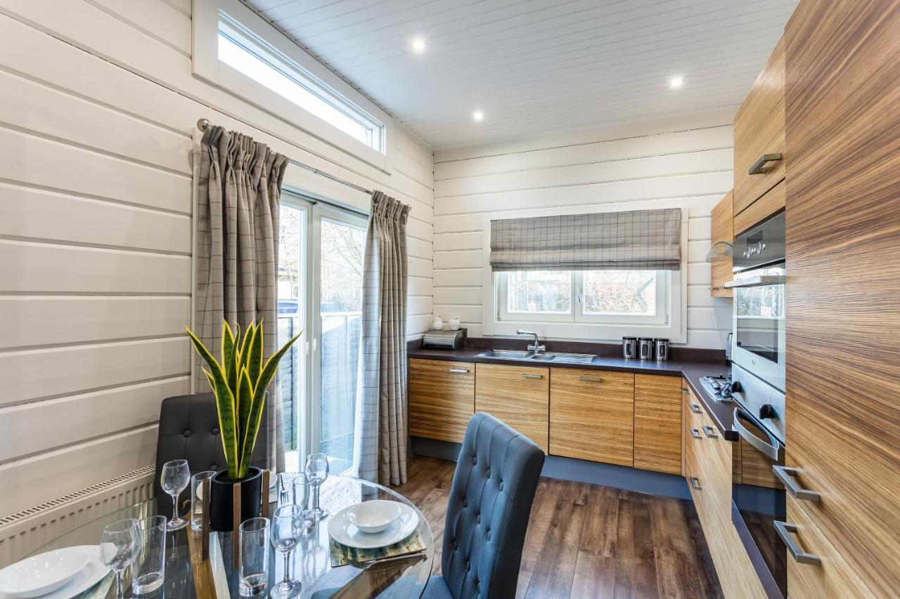 Roydon Marina Village Lodges Екстериор снимка