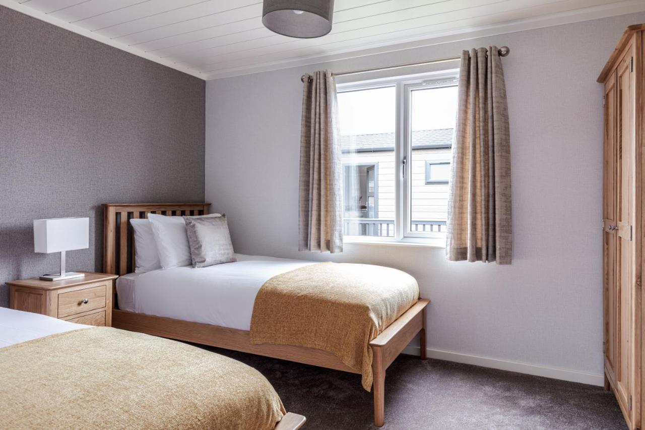 Roydon Marina Village Lodges Екстериор снимка