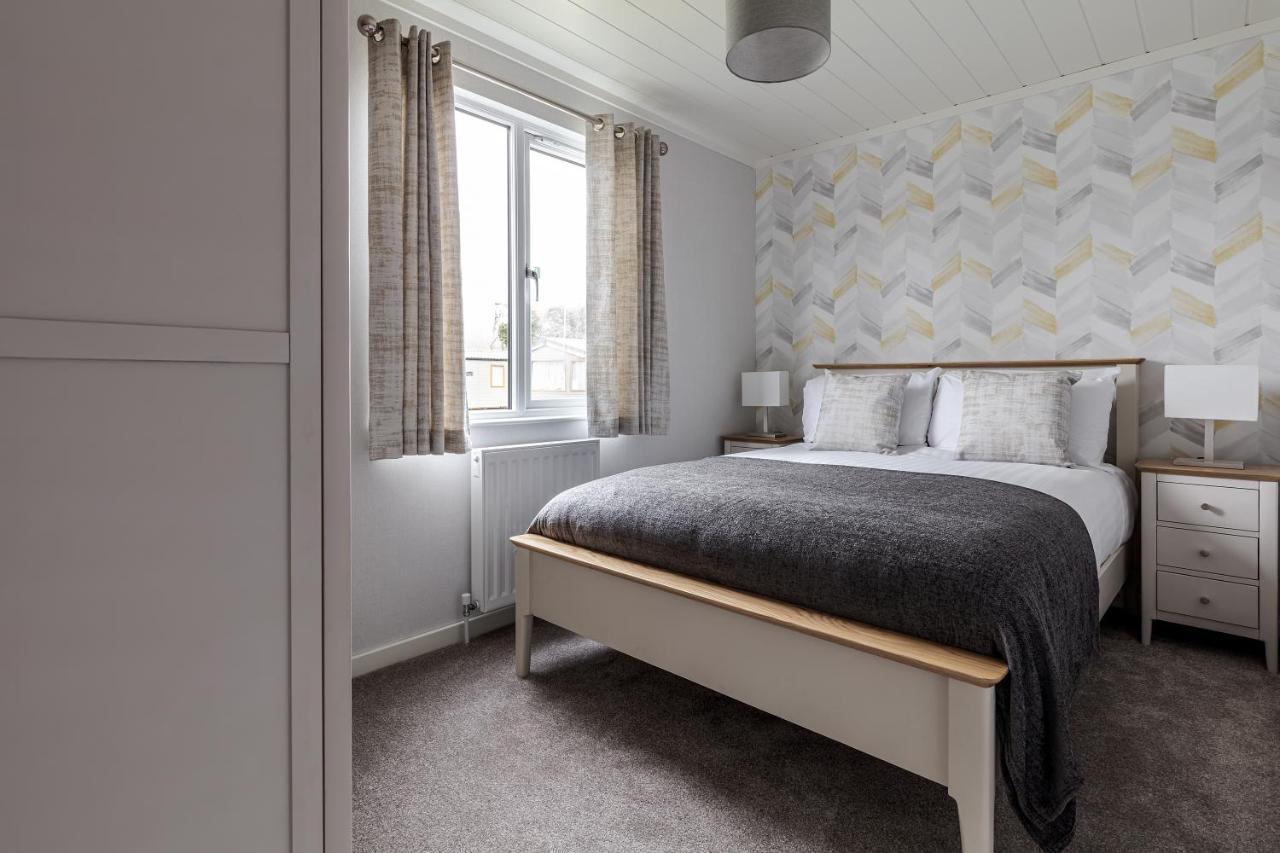 Roydon Marina Village Lodges Екстериор снимка