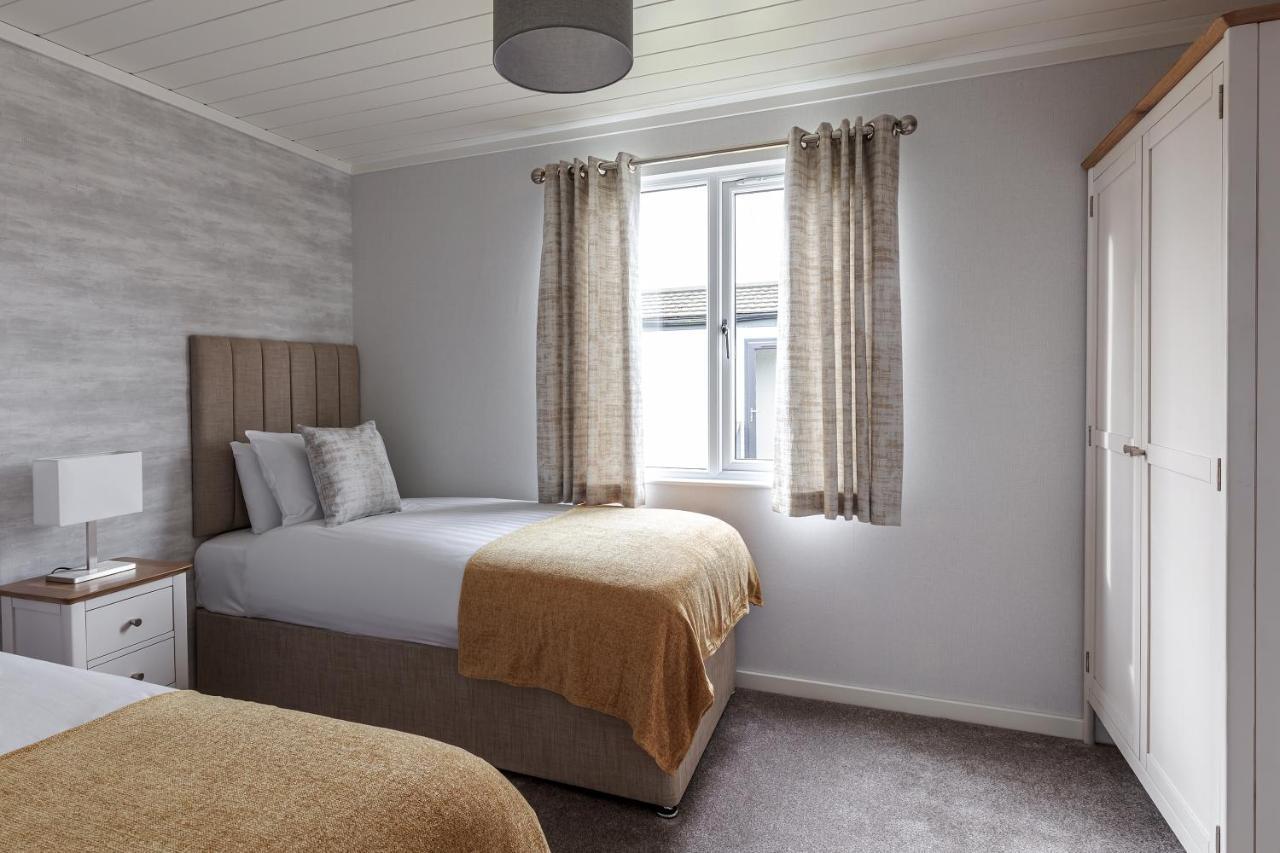 Roydon Marina Village Lodges Екстериор снимка