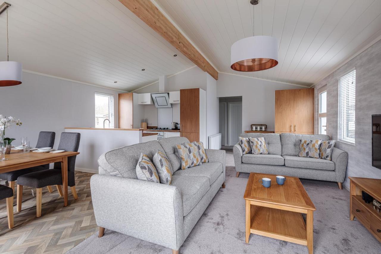 Roydon Marina Village Lodges Екстериор снимка