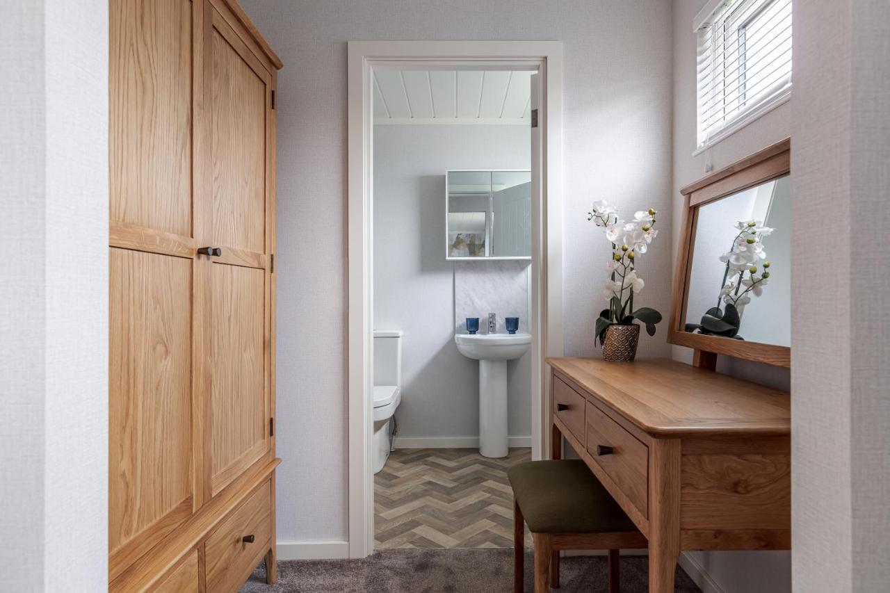 Roydon Marina Village Lodges Екстериор снимка