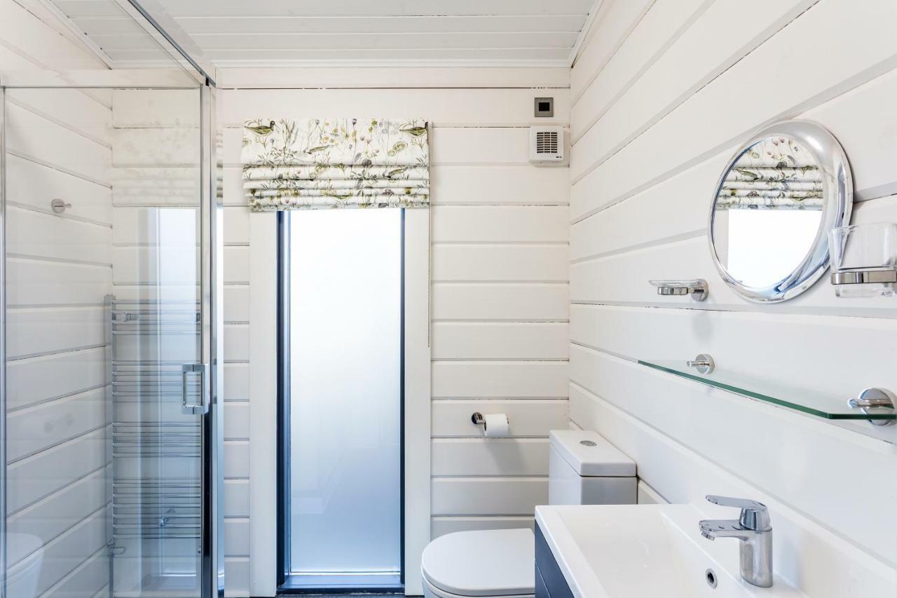 Roydon Marina Village Lodges Екстериор снимка