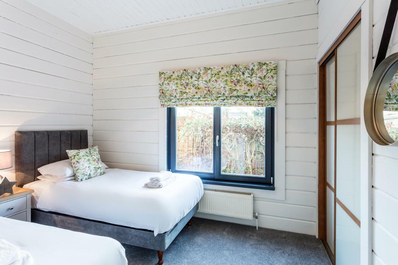 Roydon Marina Village Lodges Екстериор снимка